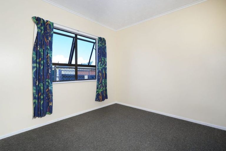 Photo of property in 8 Helleur Road, Massey, Auckland, 0614