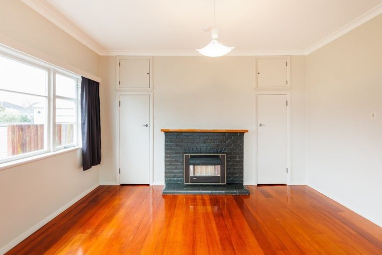 Photo of property in 17 Webb Street, Terrace End, Palmerston North, 4410