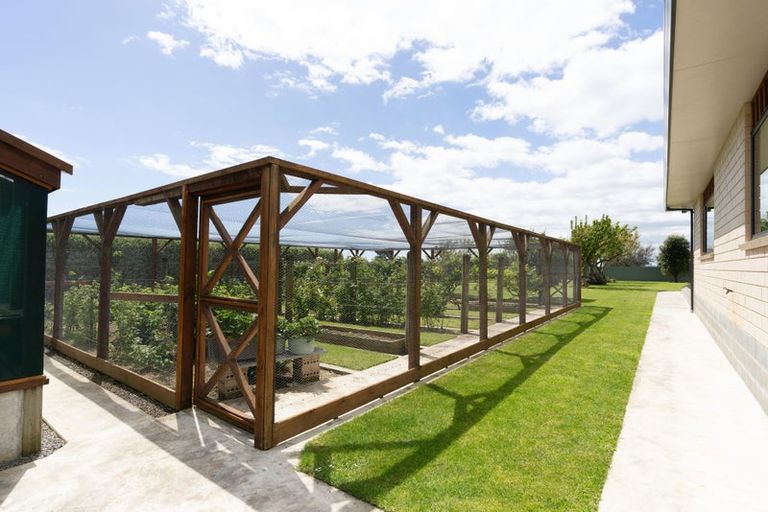 Photo of property in 347a Tararua Road, Levin, 5571