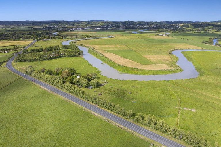 Photo of property in 2162 State Highway 16, Helensville, 0875