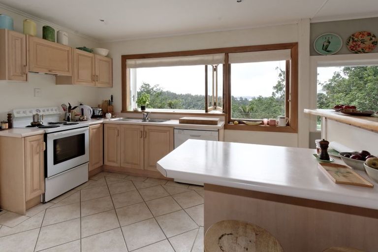 Photo of property in 10 Tinopai Road, Titirangi, Auckland, 0604