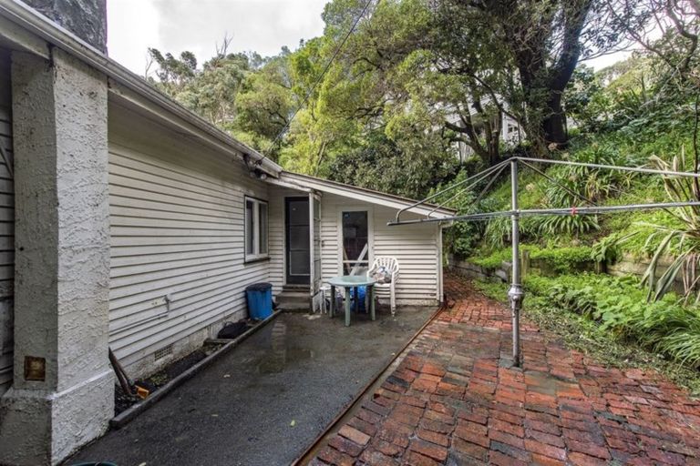 Photo of property in 2 Birdwood Street, Karori, Wellington, 6012