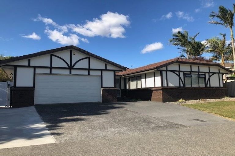 Photo of property in 15 Charles Prevost Drive, The Gardens, Auckland, 2105