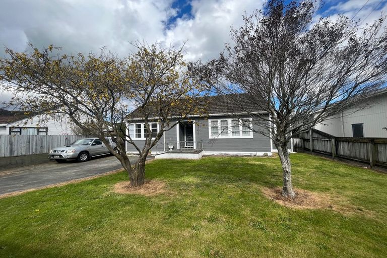 Photo of property in 6 Churton Crescent, Taita, Lower Hutt, 5011