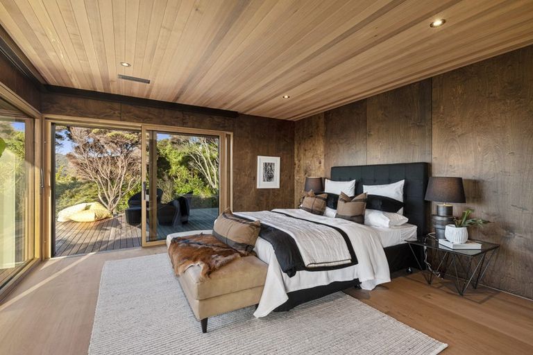 Photo of property in 124a Seaview Road, Piha, New Lynn, 0772