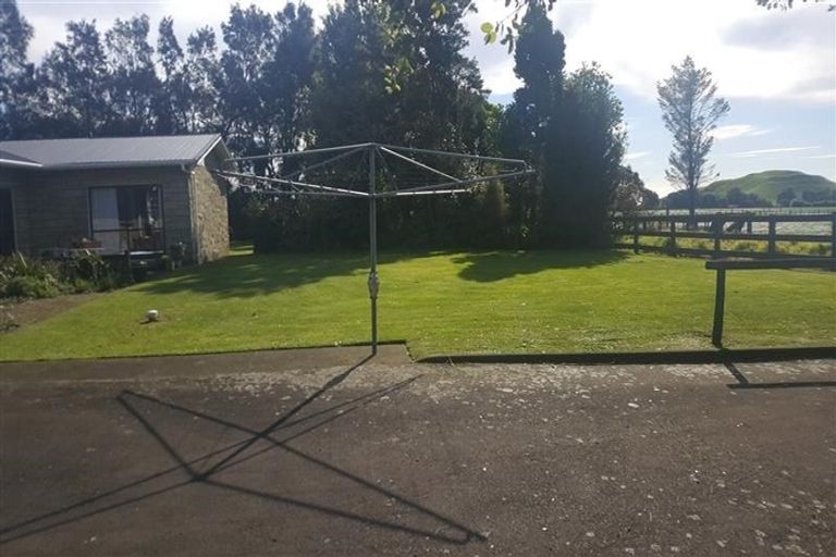 Photo of property in 28 Beach Road, Omata, New Plymouth, 4374