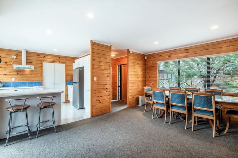 Photo of property in 2/6 Stoneleigh Court, Sunnynook, Auckland, 0632