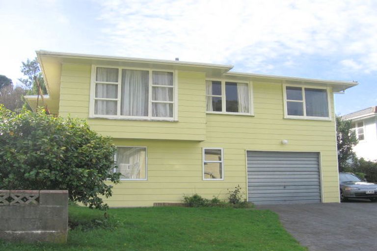 Photo of property in 8 Greer Crescent, Tawa, Wellington, 5028