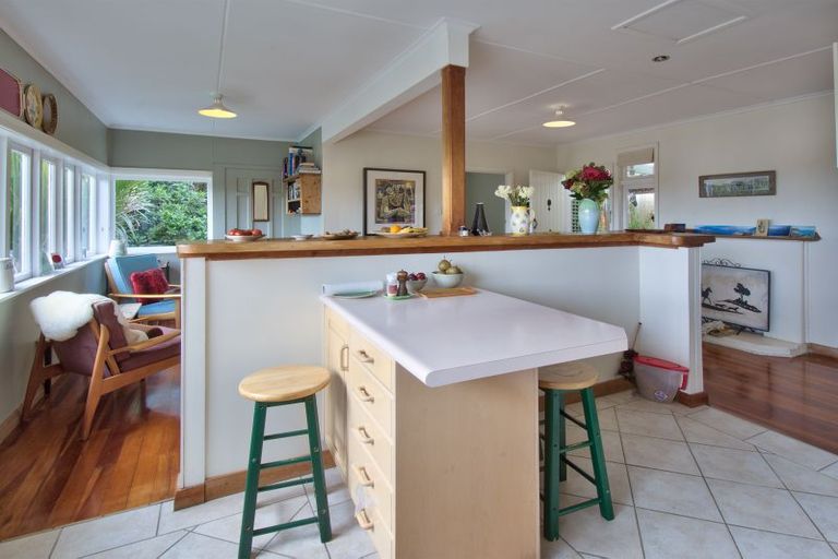 Photo of property in 10 Tinopai Road, Titirangi, Auckland, 0604