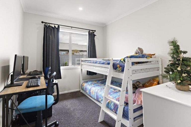 Photo of property in 1 Routhan Way, Carterton, 5713