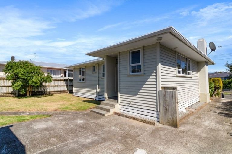 Photo of property in 20 Rospeath Crescent, Spotswood, New Plymouth, 4310
