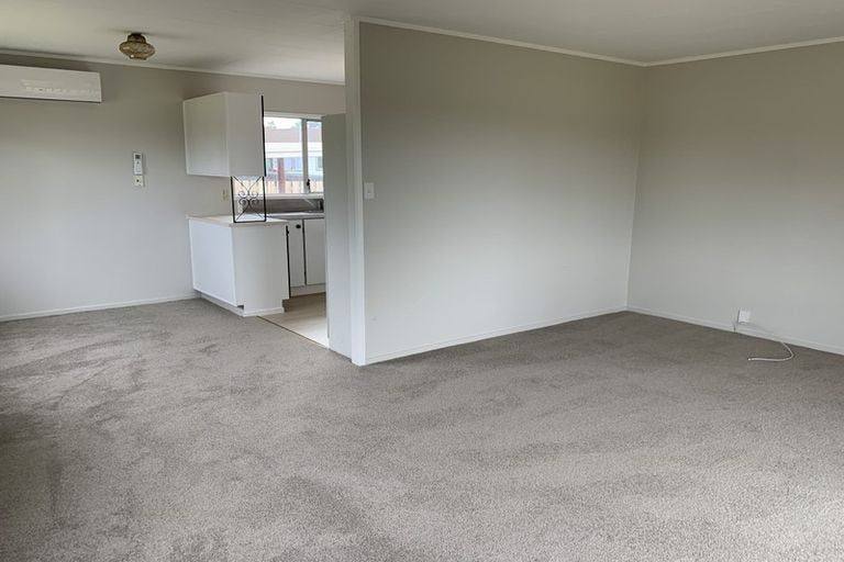Photo of property in 2/6 Bundena Place, Clendon Park, Auckland, 2103