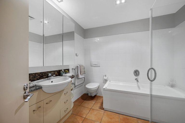 Photo of property in The Sands Apartments, 5/47 The Strand, Takapuna, Auckland, 0622