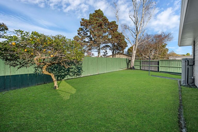Photo of property in 2/11 Sharivari Place, Conifer Grove, Takanini, 2112