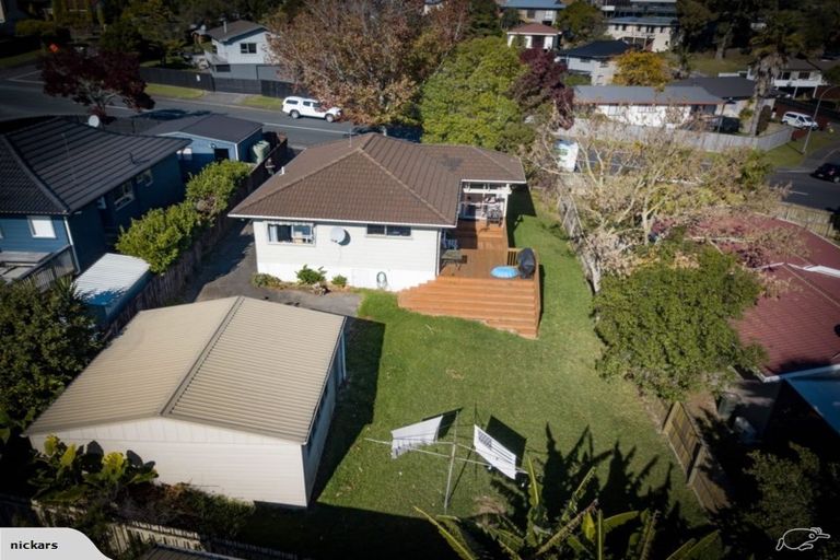 Photo of property in 15 Devonshire Road, Unsworth Heights, Auckland, 0632