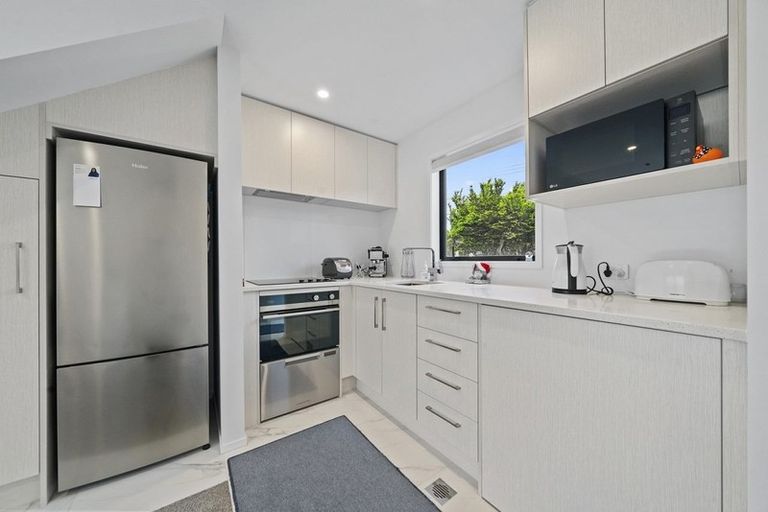 Photo of property in 2/17 Pearce Crescent, Taita, Lower Hutt, 5011