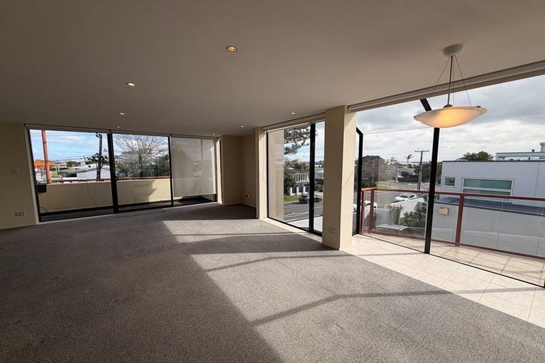 Photo of property in 1/126 Clovelly Road, Bucklands Beach, Auckland, 2012