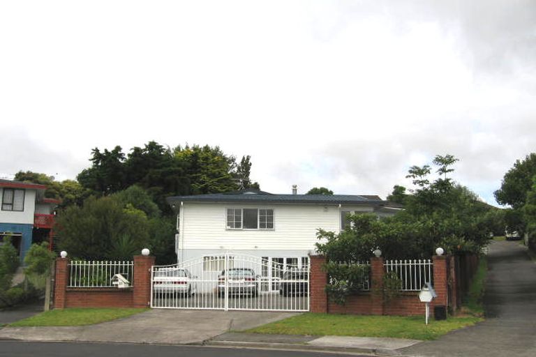 Photo of property in 20 Sevilla Place, Unsworth Heights, Auckland, 0632