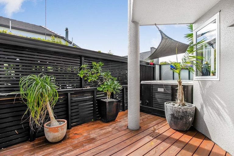 Photo of property in 10a Currey Crescent, Milford, Auckland, 0620