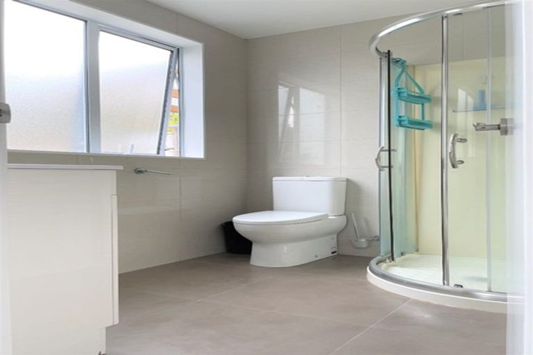 Photo of property in 92 Kaipatiki Road, Glenfield, Auckland, 0629