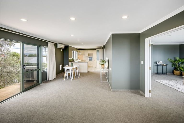 Photo of property in 1 Cobden Road, Bluff Hill, Napier, 4110