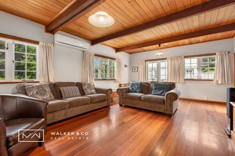 Photo of property in 4 Elmslie Road, Pinehaven, Upper Hutt, 5019