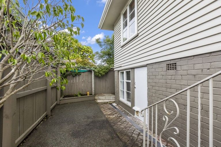 Photo of property in 15 Graham Avenue, Te Atatu Peninsula, Auckland, 0610