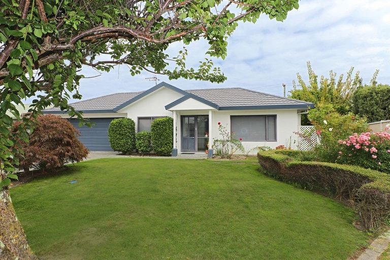 Photo of property in 11 Alderney Close, Taradale, Napier, 4112
