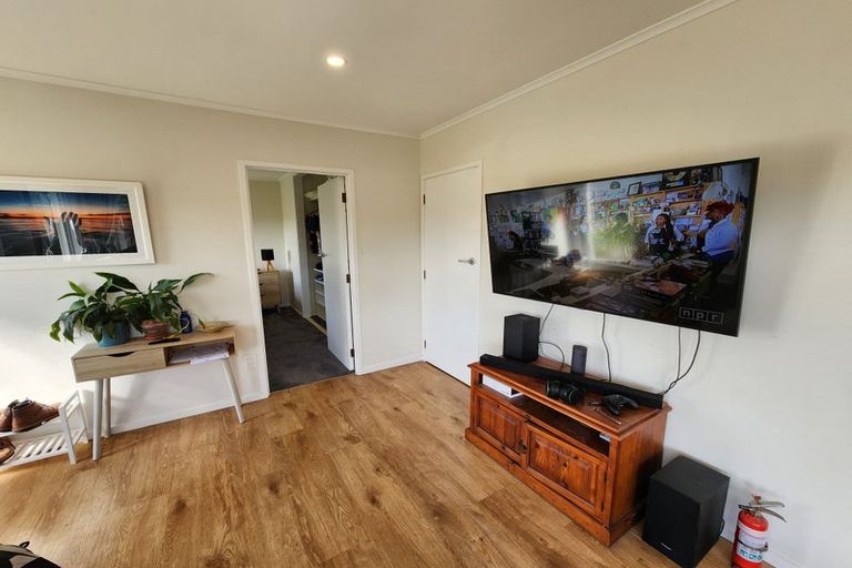 Photo of property in 2/166 Verbena Road, Birkdale, Auckland, 0626