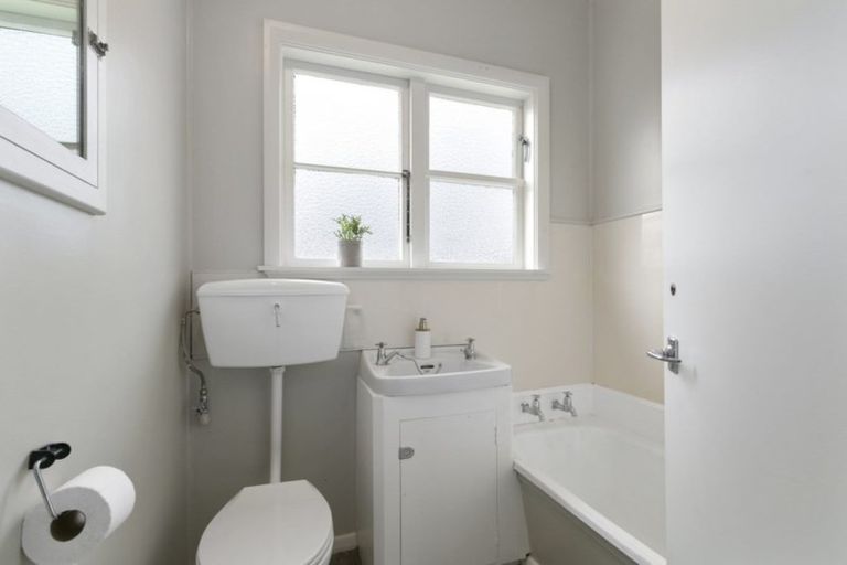 Photo of property in 4 Treadwell Street, Naenae, Lower Hutt, 5011