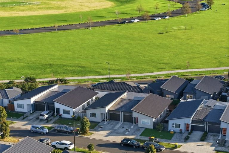 Photo of property in 9 Mokopapa Street, Takanini, 2112