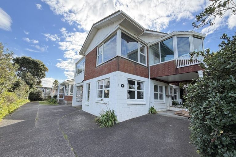 Photo of property in 1/166 East Coast Road, Forrest Hill, Auckland, 0620