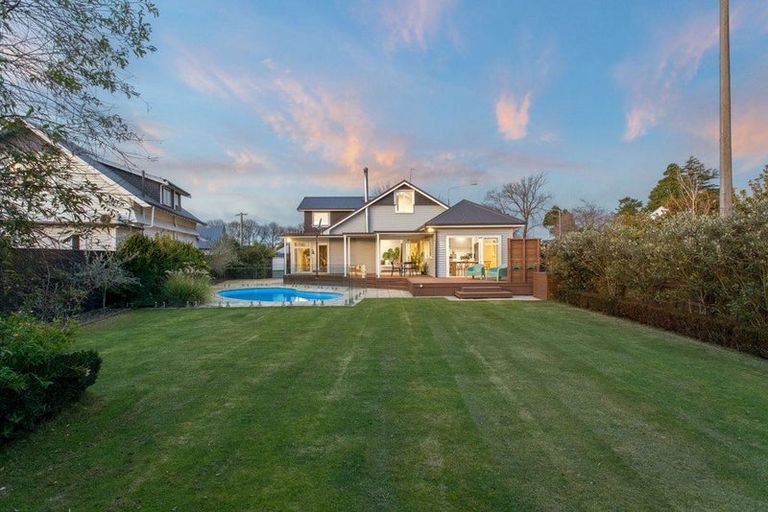 Photo of property in 3 Strowan Road, Strowan, Christchurch, 8052