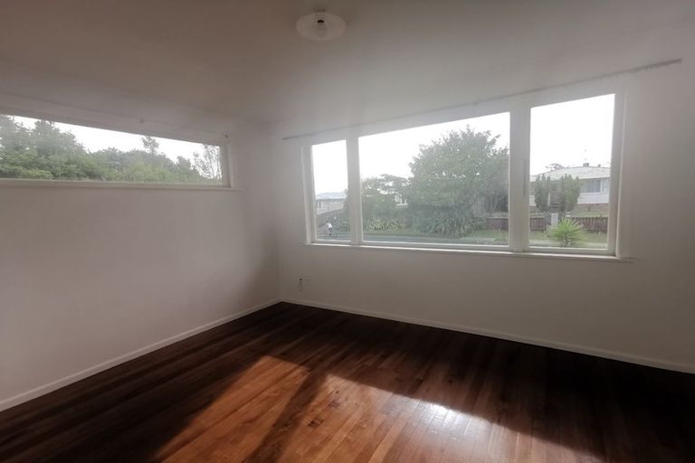 Photo of property in 24 Trojan Crescent, New Lynn, Auckland, 0600