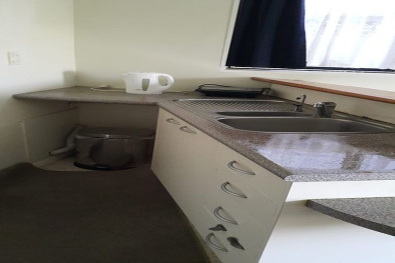 Photo of property in 2/523 Glenfield Road, Glenfield, Auckland, 0629