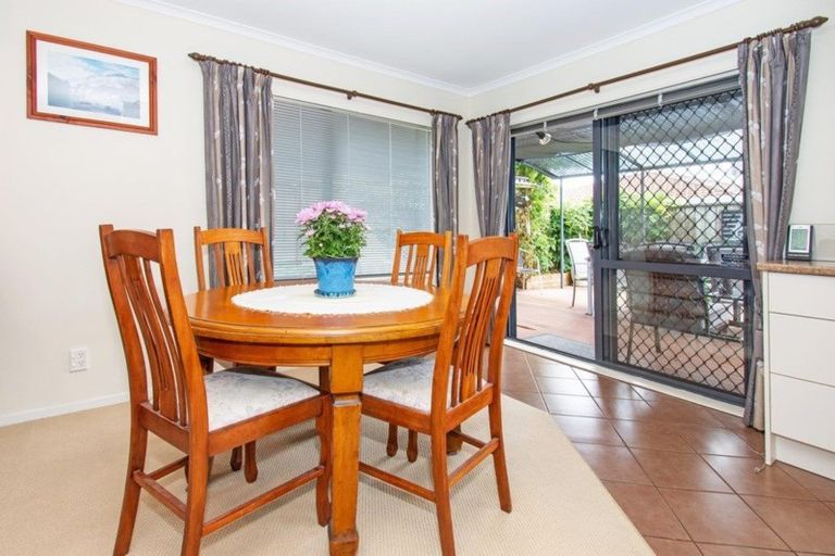 Photo of property in 25f Youngs Road, Papakura, 2110