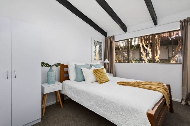 Photo of property in 25 Exploration Way, Whitby, Porirua, 5024