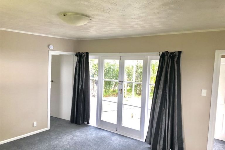 Photo of property in 3 Tamariki Avenue, Kelston, Auckland, 0602