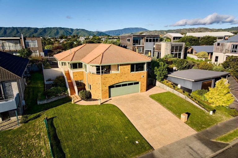 Photo of property in 11 Major Durie Place, Waikanae Beach, Waikanae, 5036