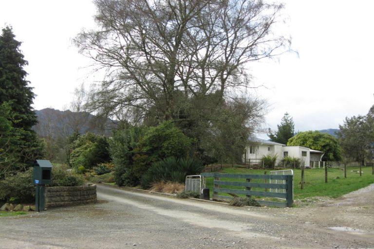 Photo of property in 68 Chalgrave Street, Murchison, 7007