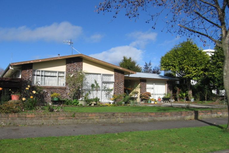 Photo of property in 16 Raglan Avenue, Cloverlea, Palmerston North, 4412