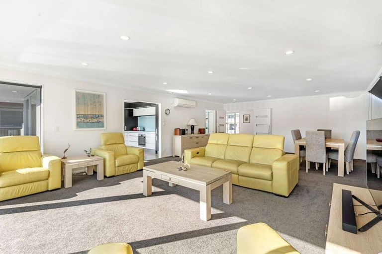 Photo of property in 39 Waikawa Road, Picton, 7220