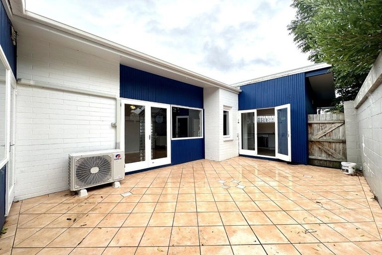 Photo of property in 358 Te Atatu Road, Te Atatu South, Auckland, 0610