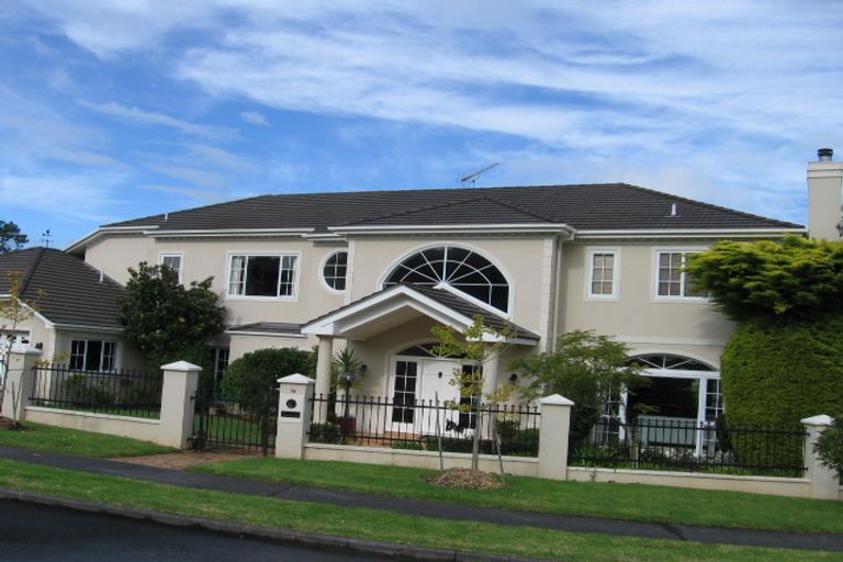 Photo of property in 16 Chisbury Terrace, Shelly Park, Auckland, 2014