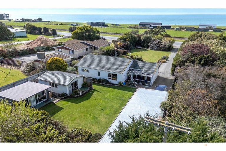 Photo of property in 14 Waimate Highway, Saint Andrews, 7988