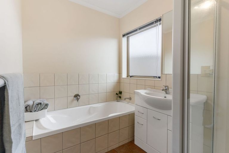 Photo of property in 47 Nimstedt Avenue, Oteha, Auckland, 0632