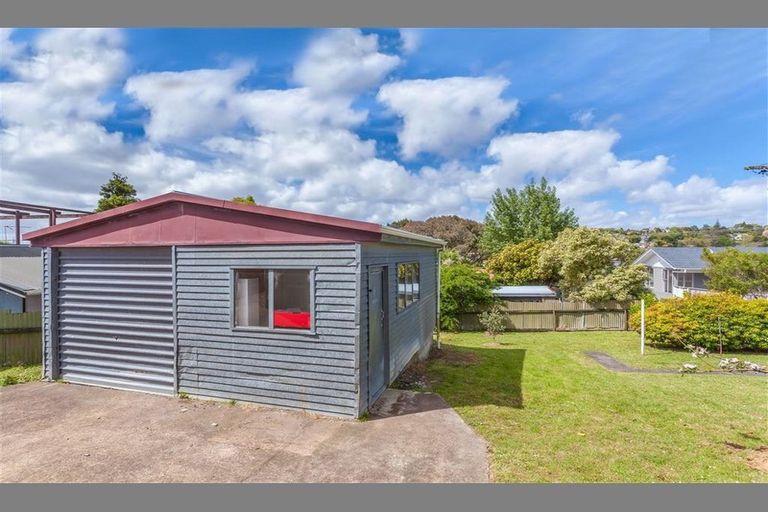 Photo of property in 51 Triangle Road, Massey, Auckland, 0614