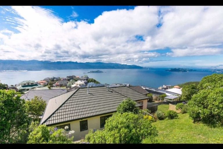 Photo of property in 67 Dress Circle, Newlands, Wellington, 6037