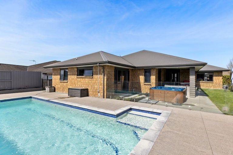 Photo of property in 115 Saint James Drive, Huntington, Hamilton, 3210