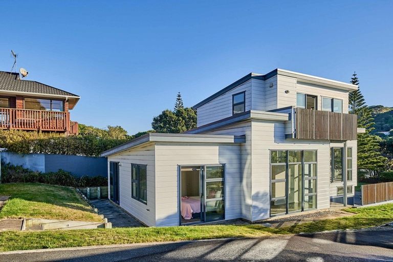 Photo of property in 10 Pukerua Beach Road, Pukerua Bay, 5026